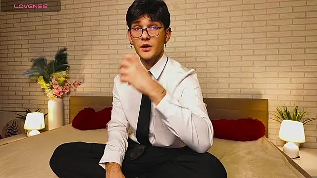 LiamRivers online show from November 14, 2:07 pm