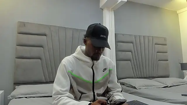 Ethan  OPry online show from December 18, 4:19 am