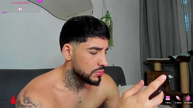 Ianalvarez online show from November 27, 9:07 pm