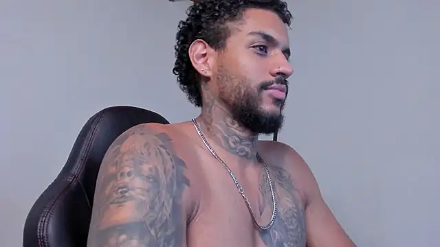 LuigiVitale 1 online show from February 25, 7:31 am