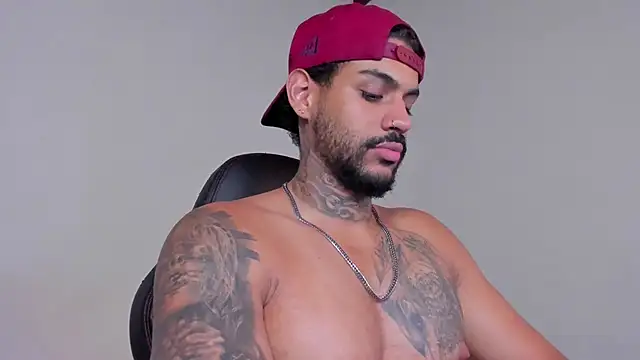 LuigiVitale 1 online show from January 10, 2:50 am