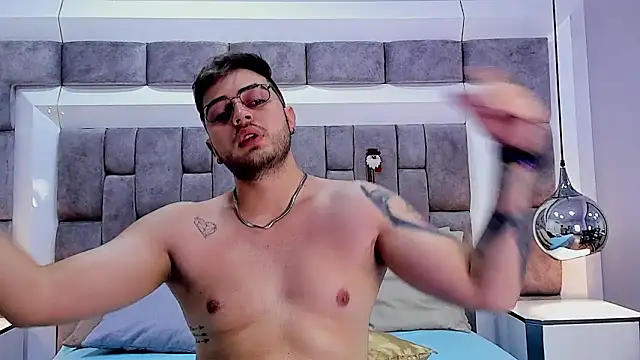 Ethan Greys online show from November 17, 4:04 am