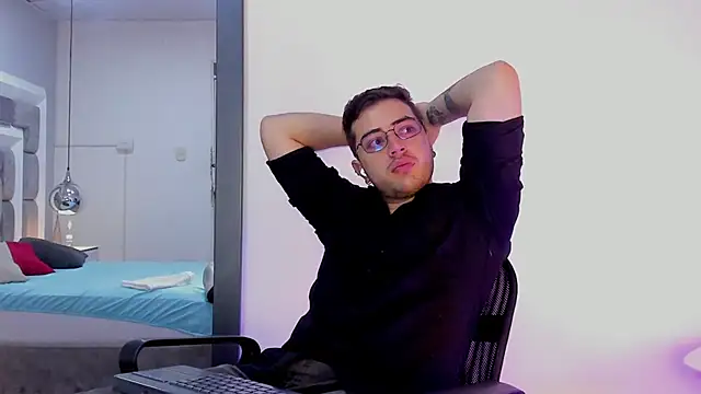 Ethan Greys online show from December 18, 4:41 am