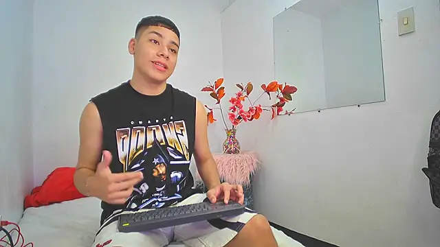 Lucastorrez01 online show from November 29, 2:24 am