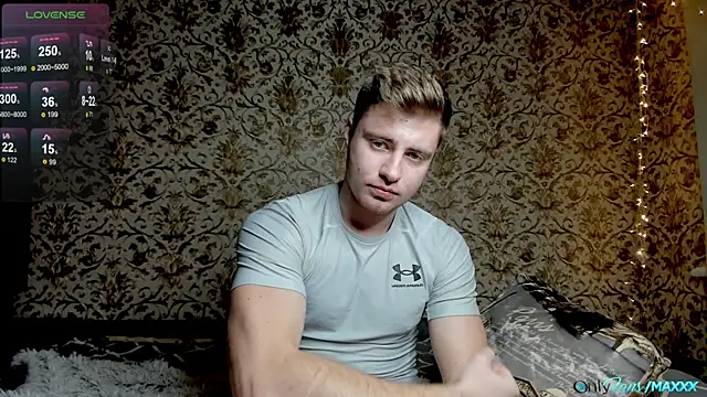 Maxhornyblondieman online show from December 3, 2:01 pm