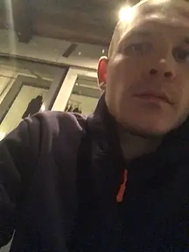 Spielzeugtwink online show from December 15, 7:55 pm