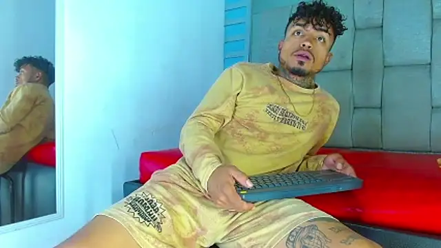 Hot Latino x online show from March 27, 12:39 pm