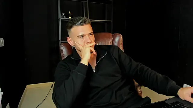 ElijahThorne online show from April 1, 8:49 am