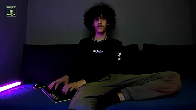 Dilan Wolfe online show from December 19, 5:21 pm