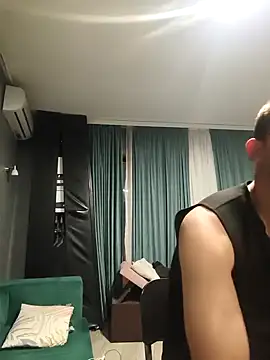 Razvan696969 online show from April 7, 6:52 pm