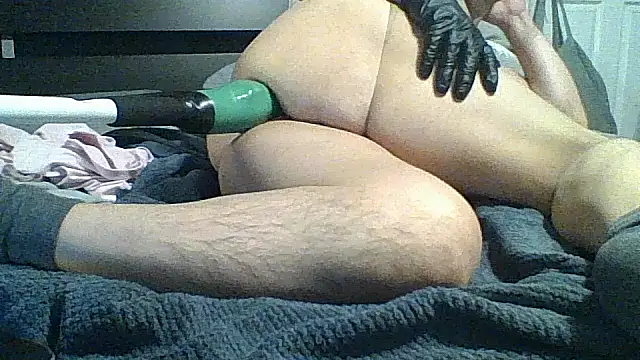 xxxenzo1 online show from October 15, 1:57 am