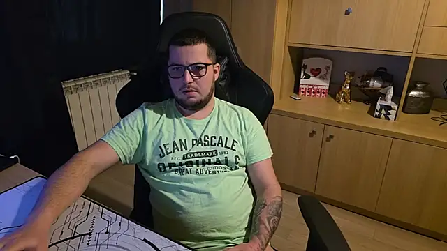 kevinnlovelly online show from February 9, 7:46 am