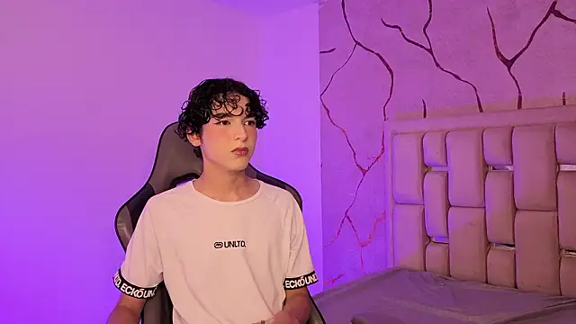 SthepanodiMonaco online show from February 26, 8:32 pm