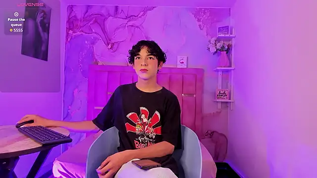 SthepanodiMonaco online show from February 18, 8:06 pm