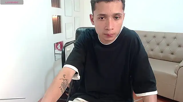 LucassSmith11 online show from April 1, 7:33 pm