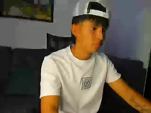 Mikke18 online show from December 1, 11:30 pm