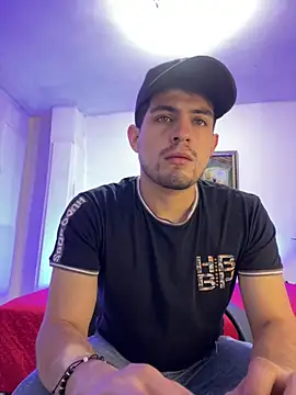 williamsmiiths16 online show from February 20, 1:57 pm