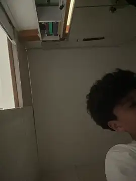 hungspanishtwink online show from April 5, 9:06 am