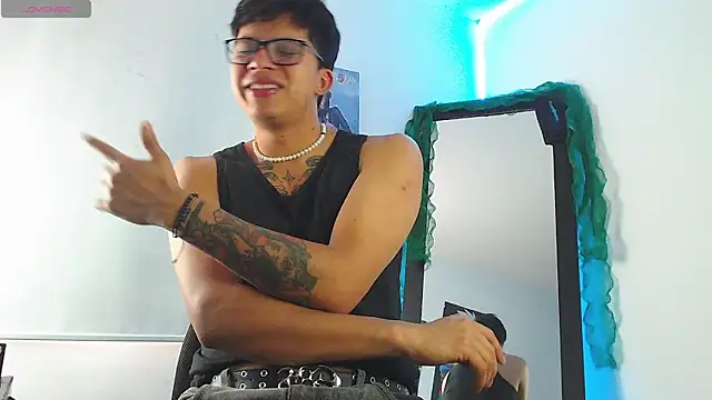 DerekMoon online show from January 5, 7:06 pm