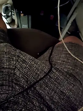 EL Y ELLA online show from December 22, 1:41 pm