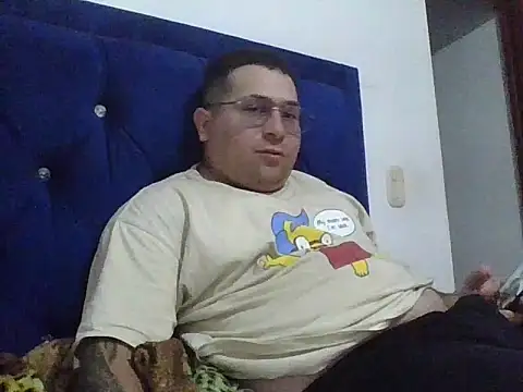 hammerwhite01 online show from March 3, 3:52 pm