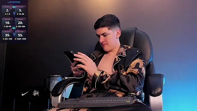 Valentino ceratti online show from December 14, 1:12 am