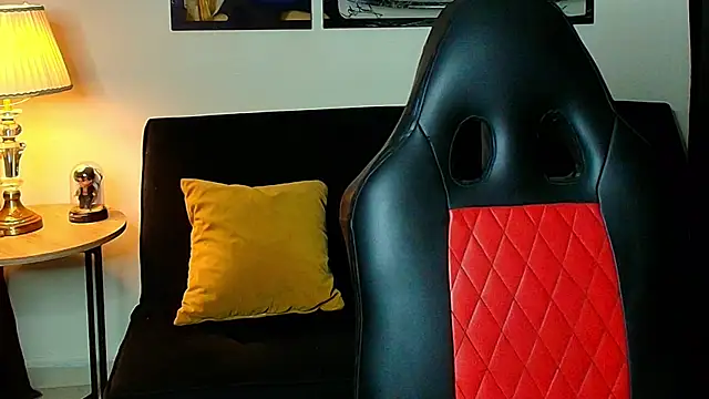 Dustyn Michelle1 online show from April 9, 12:00 pm