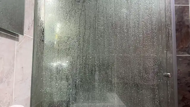 HotWhisper22 online show from April 10, 9:00 pm