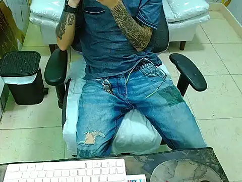 Boy tatto77 online show from March 27, 12:39 pm