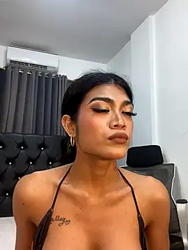 AveryCy online show from December 19, 4:04 pm