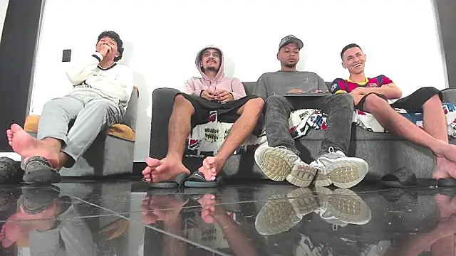 colombian alphas online show from December 21, 4:31 am