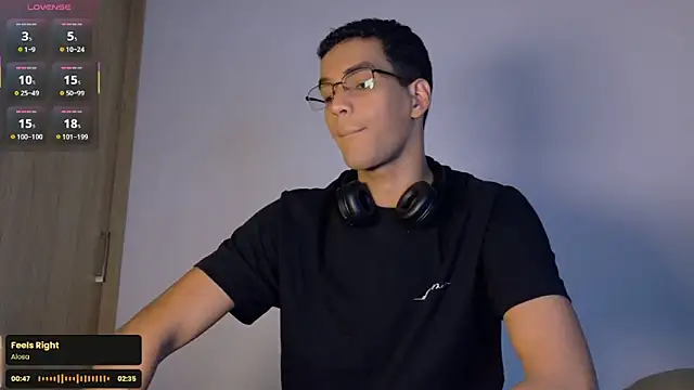 Pikashu7u7 online show from February 3, 9:31 pm