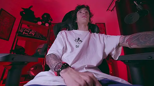 Olliver   y online show from February 3, 2:31 am