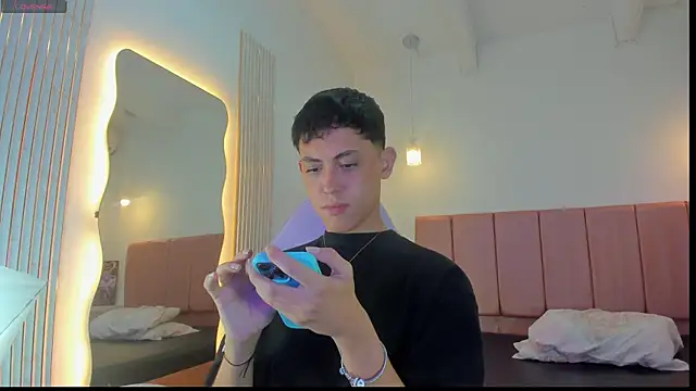 Iamcami  online show from February 4, 7:09 pm