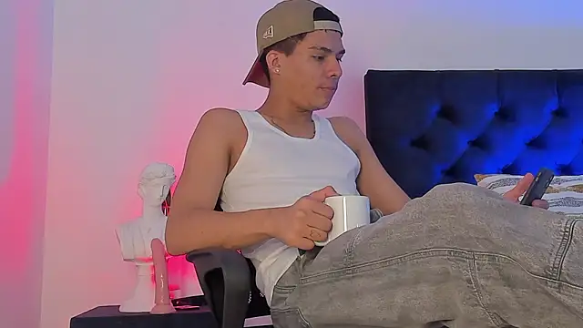 Marcus Moreno online show from February 20, 12:29 am