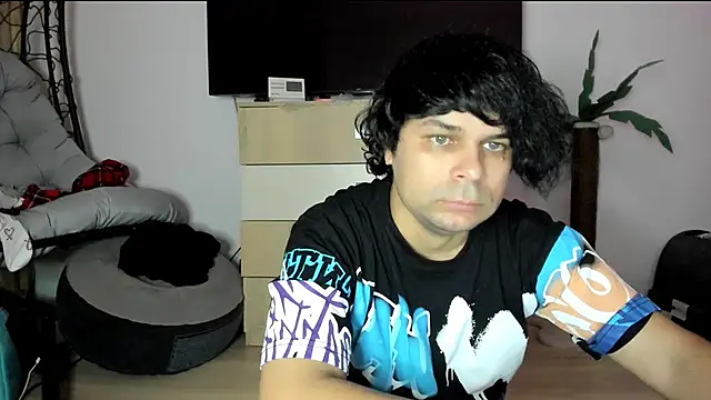 LorenzoBoy99 online show from January 9, 11:43 pm