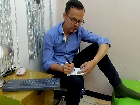 Oswalldo   online show from March 5, 12:45 pm