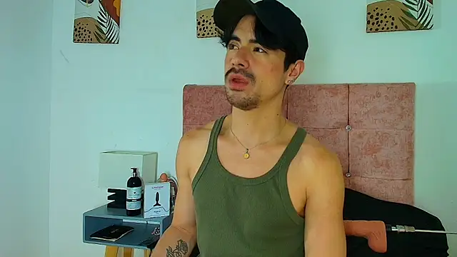 Ethan Briggs  online show from February 9, 3:55 am