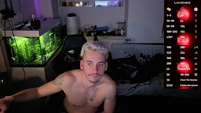 Rayzel White online show from March 12, 11:34 pm