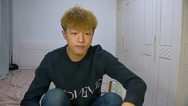 Chocolates-001 online show from March 8, 10:19 am