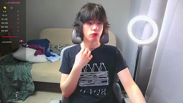 LeonBoykisser online show from March 10, 1:17 pm