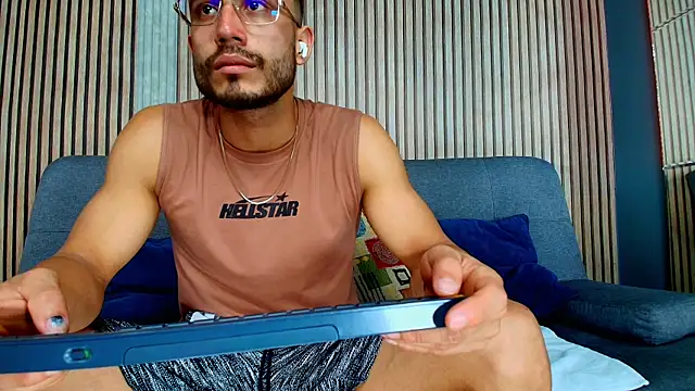 Vans Ross online show from February 5, 7:21 pm