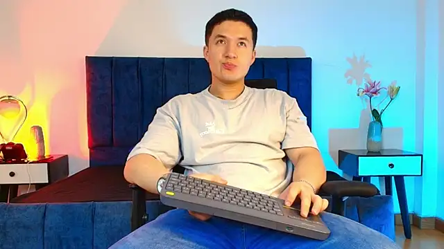 Alexander Connor online show from February 3, 12:43 pm