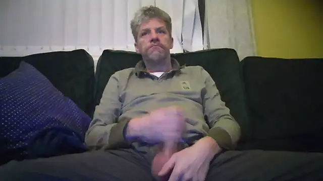 chiichii23 online show from January 11, 12:01 am