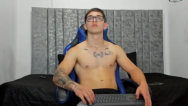 Calvin Hunter online show from February 20, 3:25 am