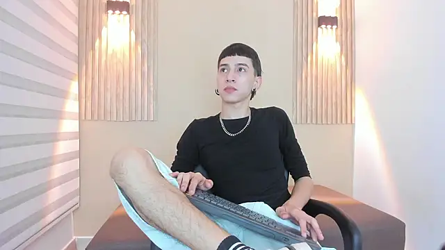 lian cameron online show from February 10, 3:44 am