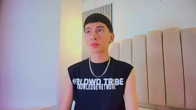 lian cameron online show from April 23, 4:06 am