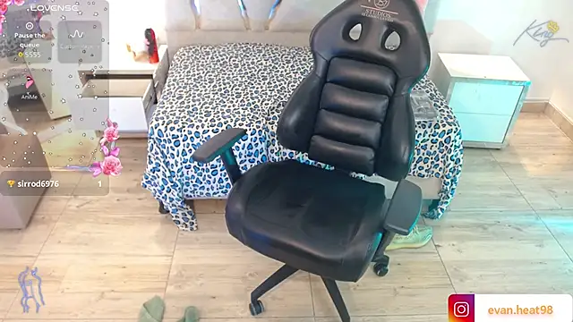 EVAN TAY online show from February 3, 6:22 am