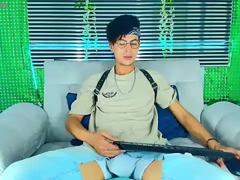 ThiiagoSaeenz online show from March 26, 5:39 pm