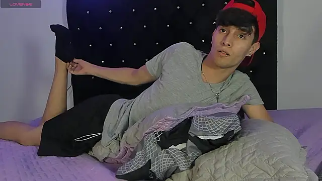 axxxel twink online show from February 19, 1:35 am